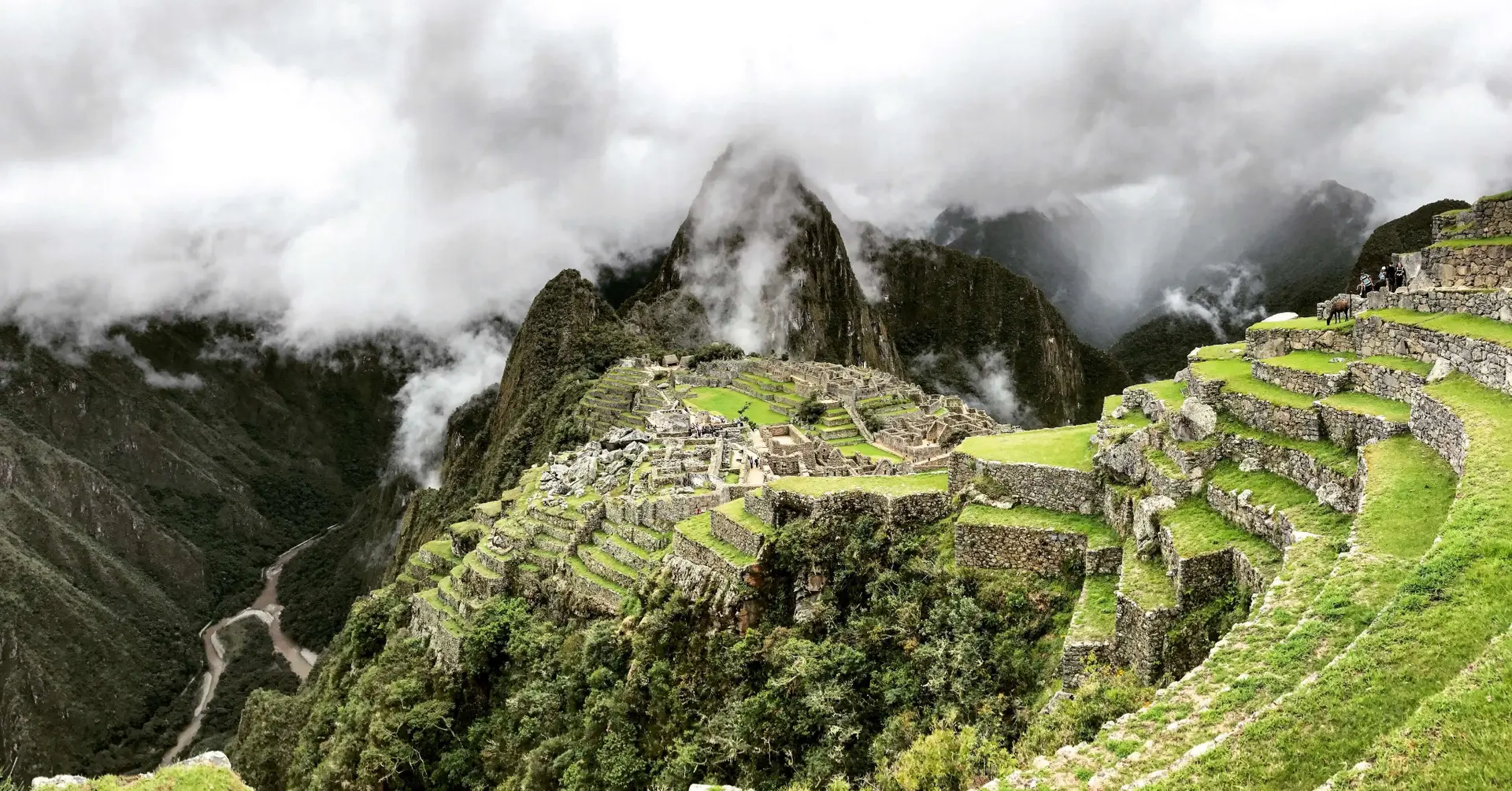 Español IV - Los viajes y la ciudad cover photo